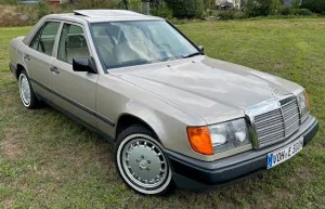 Mercedes-Benz 300E