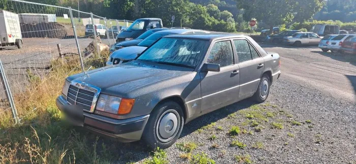 Mercedes-Benz MERCEDES W124 300D Limousine