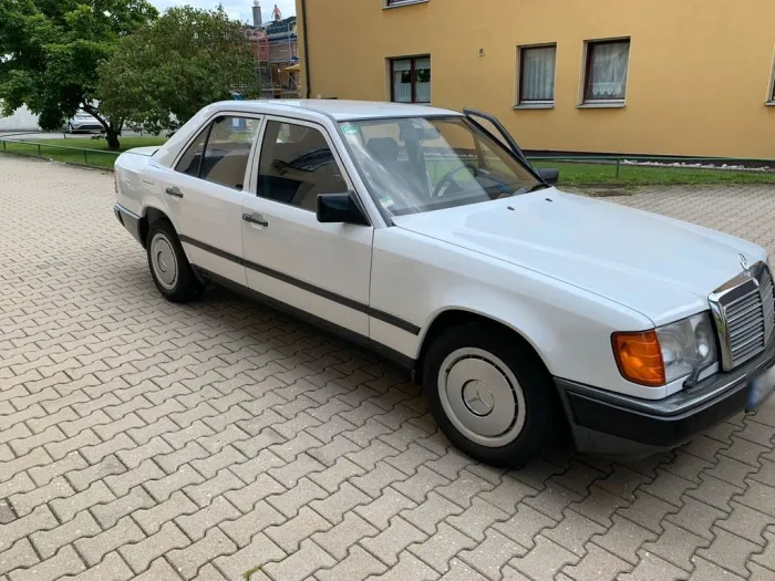 Mercedes-Benz Mercedes 230 E (W124) , H-Kennzeichen , Ga...