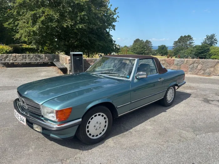 Mercedes-Benz SL 560