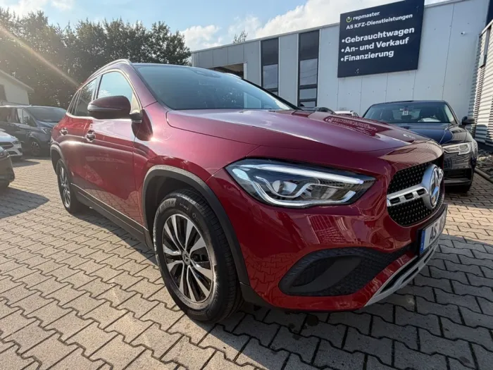 Mercedes-Benz GLA 250 e LEDER LED NAVI ALU´S SHZ MFL KAMERA