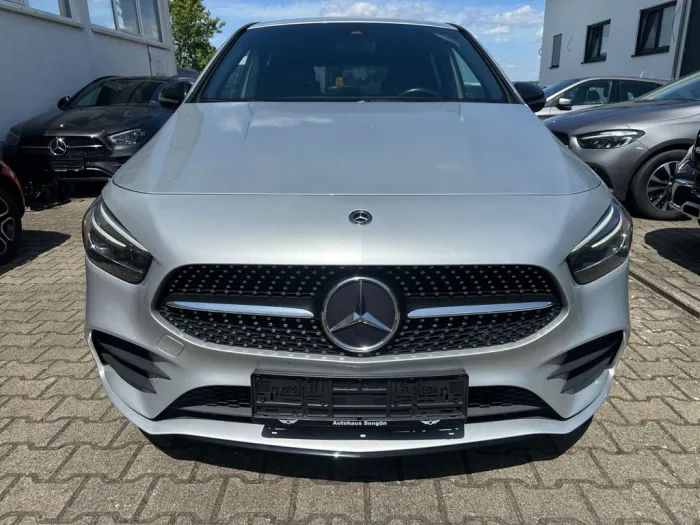 Mercedes-Benz B 180 d AMG Multibeam/Ambiente/KEYLES