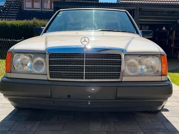 Mercedes-Benz Mercedes Benz 230 W124 E 230 Limousine