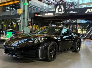 Porsche 911 Carrera/1.Hand/Bose Sound/Schiebedach