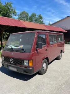 Mercedes-Benz MB 100 9-Sitzer Transporter