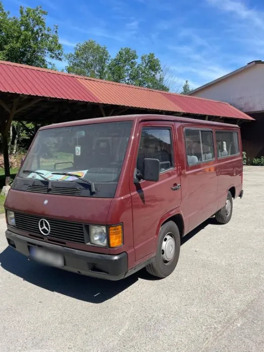 Mercedes-Benz MB 100 9-Sitzer Transporter