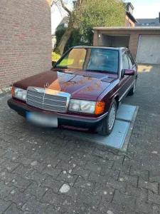 Mercedes-Benz 190E Rosso Avantgarde