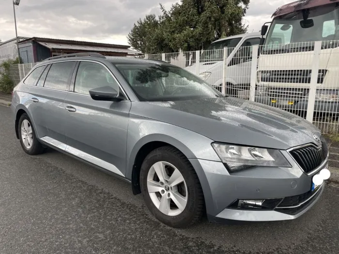 Skoda Superb-Ambition-Radar-Assis