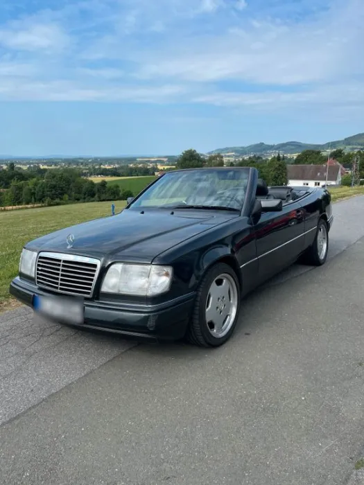 Mercedes-Benz Mercedes 124 er Cabrio E 220 Oldtimer schw...