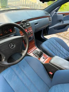 Mercedes-Benz Mercedes E220d W210 Oldtimer H Kennzeichen