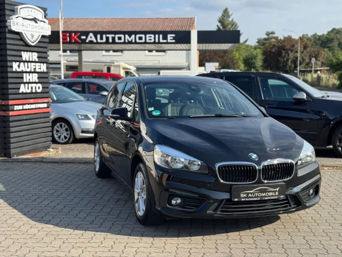 BMW 218i Active Tourer NAVI-SHZG-AHK-TEMPOMAT-MULTI