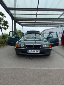 BMW E38 740i