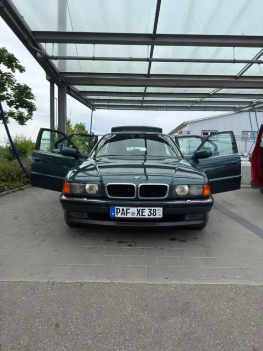 BMW E38 740i