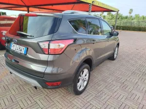 Ford Kuga 1.5 TDCI 120 CV S&S 2WD Powershift ST-