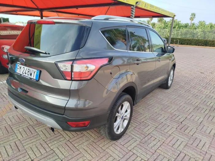 Ford Kuga 1.5 TDCI 120 CV S&S 2WD Powershift ST-