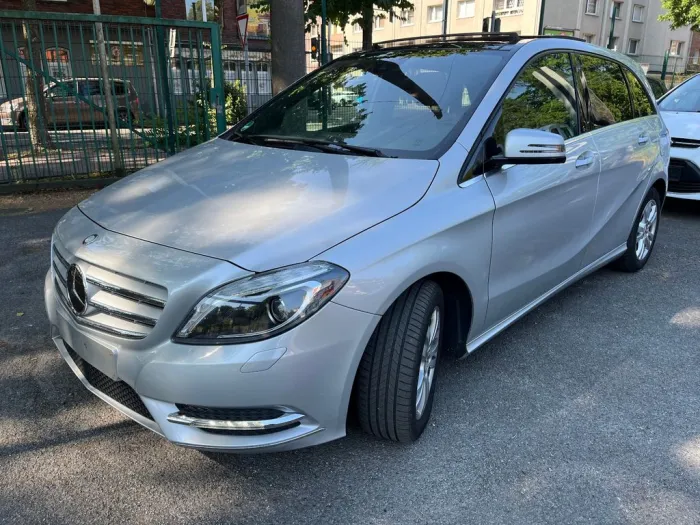 Mercedes-Benz B 200 CDI Aut. XENON*LEDER*NAVI*KAMERA*PANORAMA!