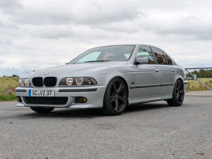 BMW E39 523i Lim A mit LPG und Lederaussta...