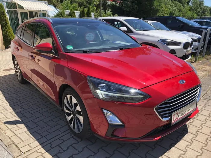 Ford Focus Turnier Cool & Connect PANORAMA,AHK,PDC,AL