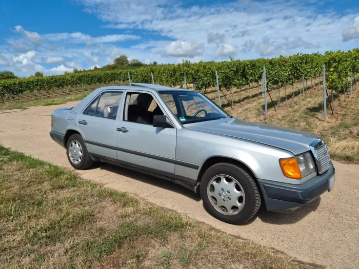 Mercedes-Benz Mercedes Benz W124 260E