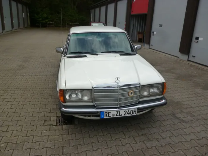 Mercedes-Benz W123 - 240 Diesel