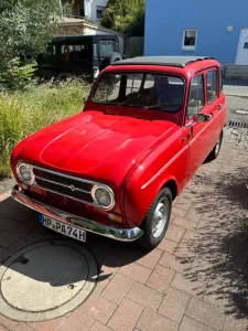 Renault R4 mit Originalfaltdach - Restauriert