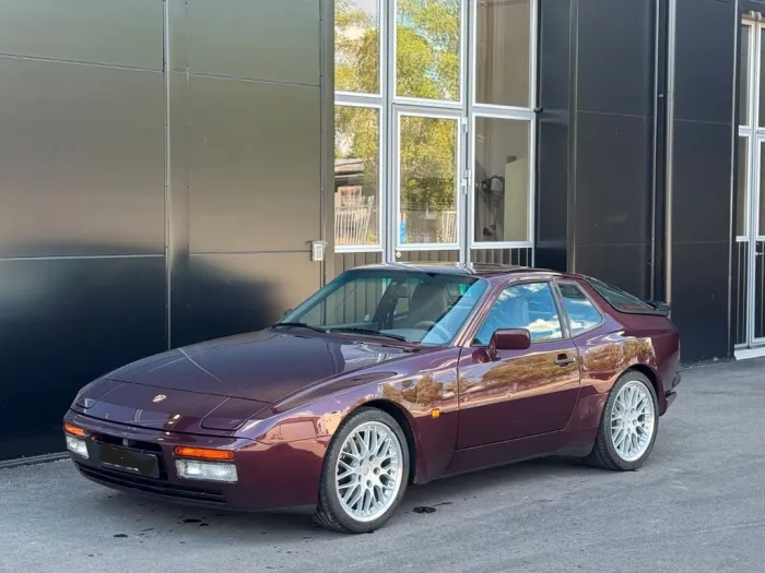 Porsche 944 S2