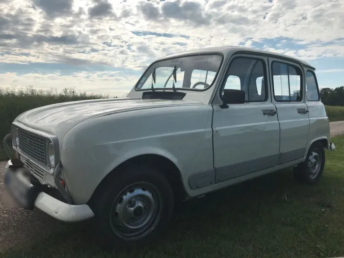 Renault Robust-charmanter R4 von der Côte dAzur m...