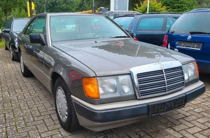 Mercedes-Benz 230