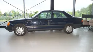 Mercedes-Benz E 260 OLDTIMER H-KENNZEICHEN+SCHECKHEFT+ESSD+TEM