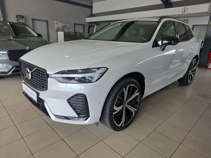 Volvo XC60 B4 Plus Dark ACC BLIS 360° 21Zoll H/K LED