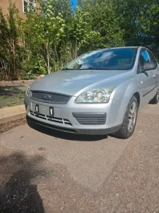 Ford Focus 1.6 Benziner  2005  80.000 km...
