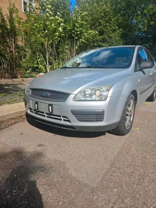 Ford Focus 1.6 Benziner  2005  80.000 km...