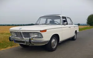BMW Neue Klasse 2000 mit Schiebedach & AHK