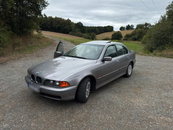 BMW E39 520i (AHK&Schiebedach)