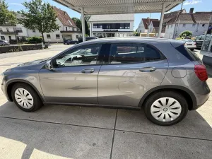 Mercedes-Benz GLA 200 7G Navi Kamera Distronic Totwinkel Xenon