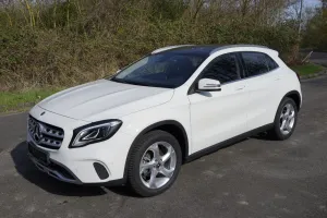 Mercedes-Benz GLA 200 *1 Hand*Pano*Aut*LED Scheinwerfer*