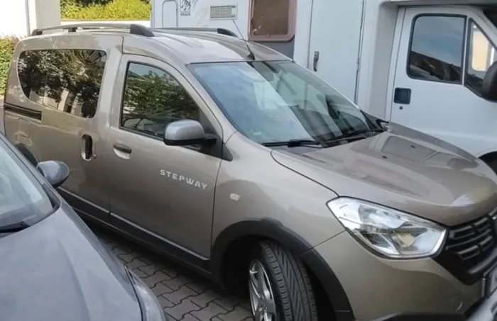 Dacia Dokker Stepway Campingumbau Strom WC AHK Tüv neu