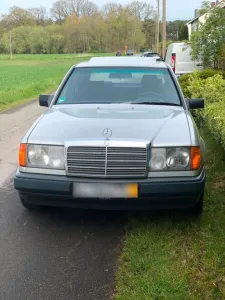 Mercedes-Benz Merzedes- Benz 124 mit H-Kennzeichen