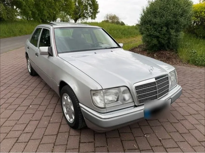 Mercedes-Benz E220 W124