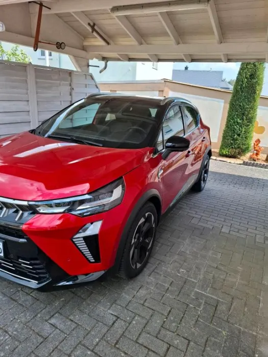 Mitsubishi Fast Neu,und ziemlich Rot, mit schwarzem D...