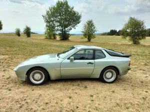 Porsche 944