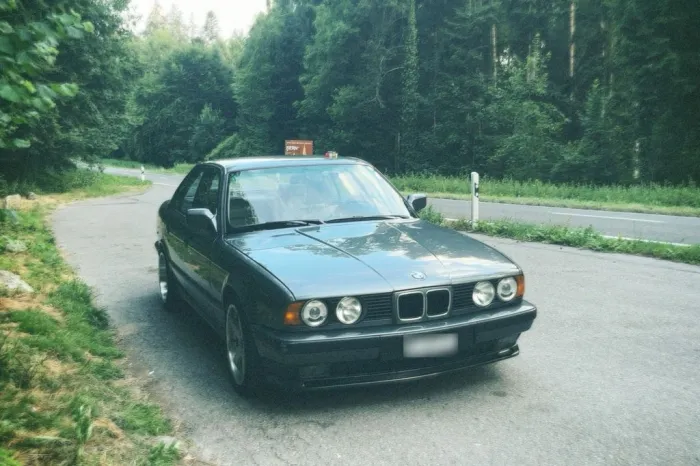 BMW E34 525i M50B25 - 1990 - MFK - Histori...