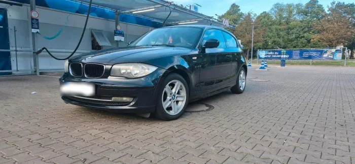BMW 1er (E81) Schwarz - Bj. 2012 - 220.000...