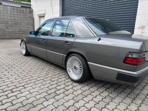 Mercedes-Benz E 230