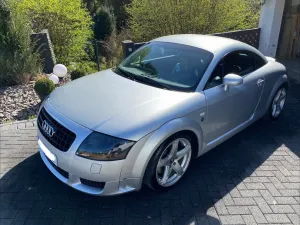 Audi TT Coupe 1.8T quattro -