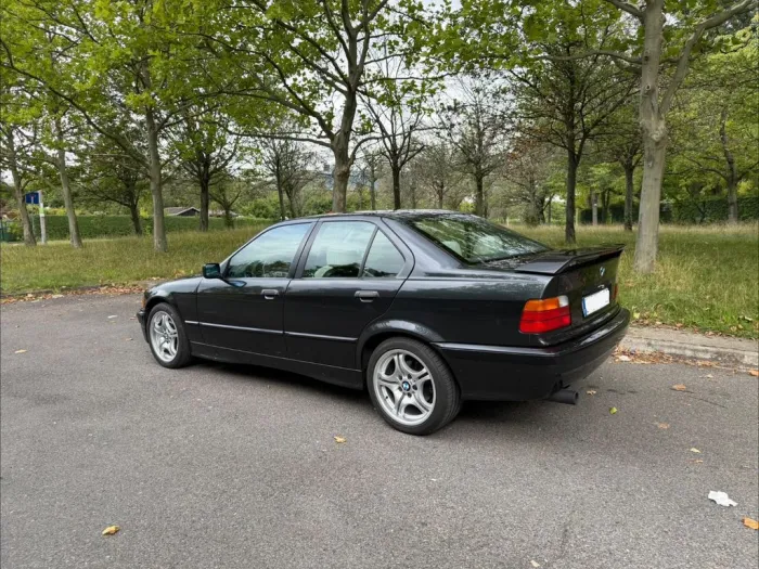 BMW e36 320i 