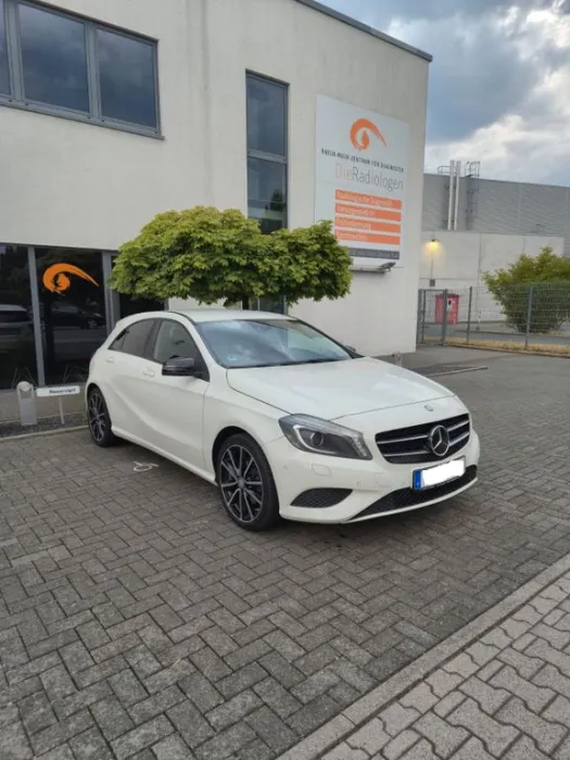 Mercedes-Benz Mercedes A 180- Style & Night-Paket - COMAND