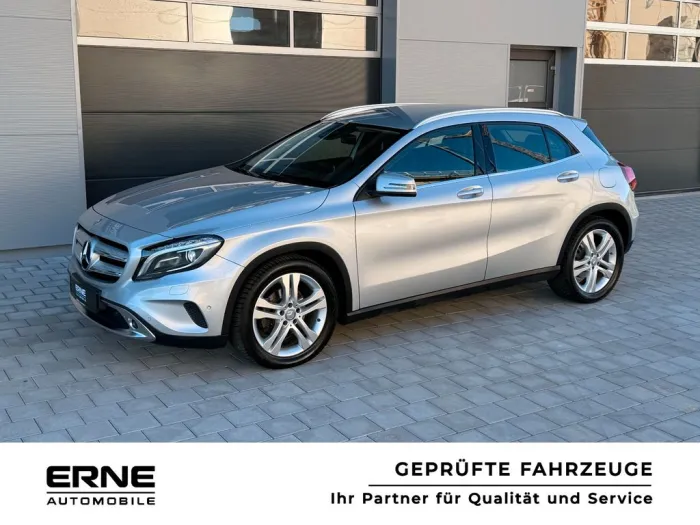 Mercedes-Benz GLA 200 - AUTOMATIK XENON SHZ MEMORY NAVI