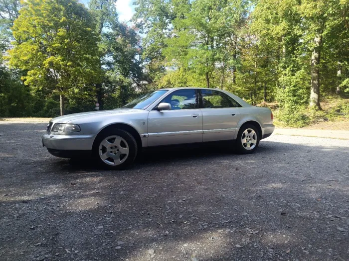 Audi A8 4.2 quattro Tiptronic - Gasanlage LPG Tüv Neu