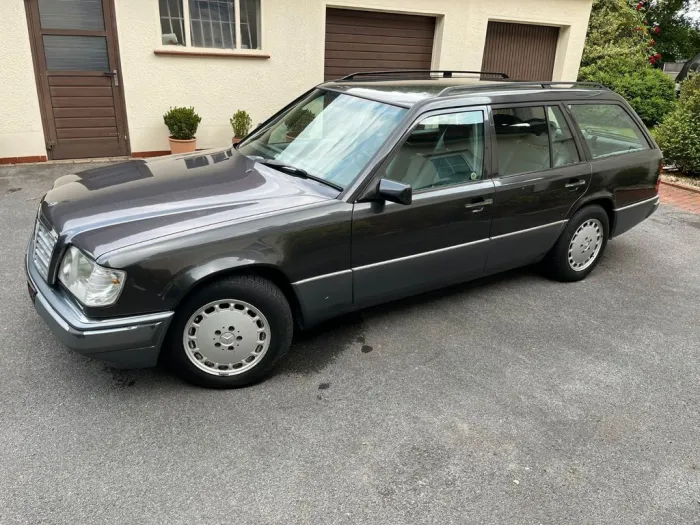 Mercedes-Benz E320T Kombi Vollausstattung 5 Gang Automatik